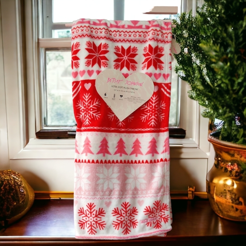 NWT - 🎄Betsey Johnson Christmas Ultra Soft Plush Throw - Sz 50” x 60”🎄